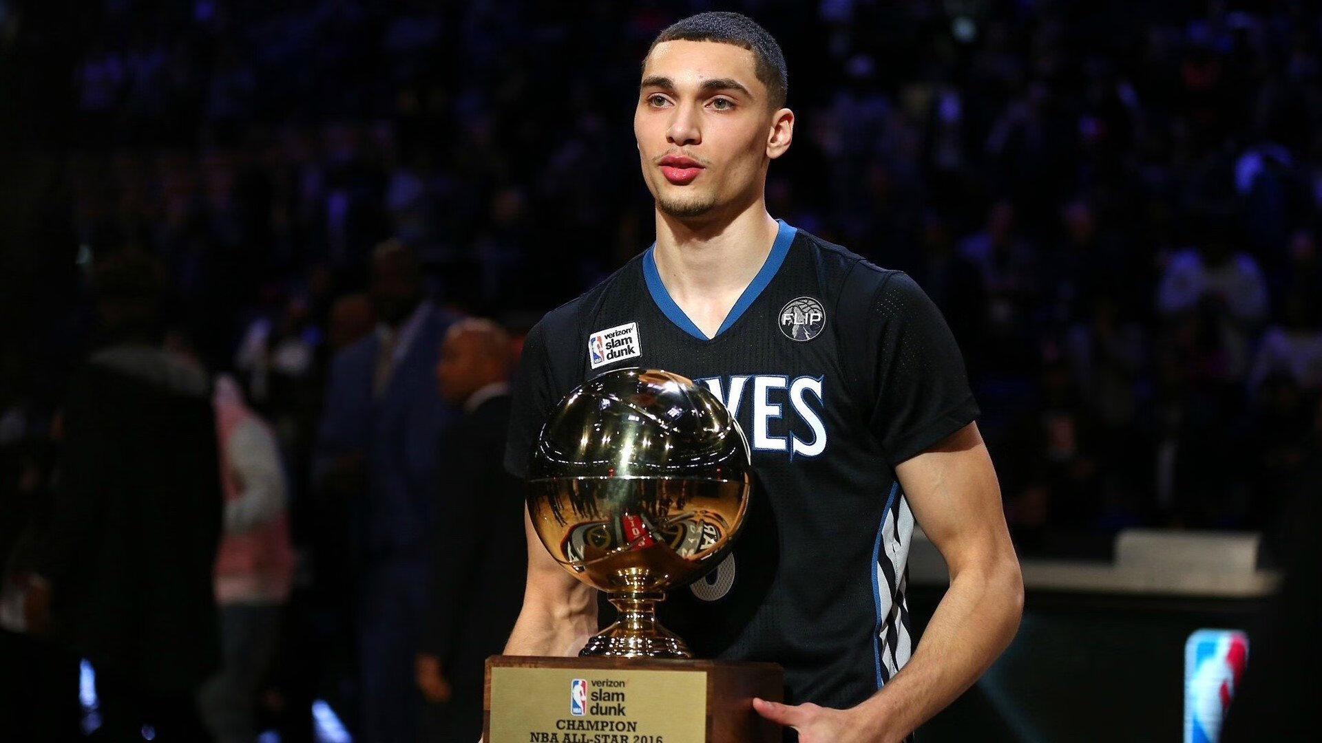 国王训练中安排快攻对抗测试球员反应，国王队怎么样